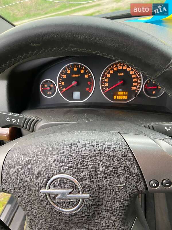 Седан Opel Vectra 2004 в Крюковщине фото 10 Седан Opel Vectra 2004 в Крюковщине
