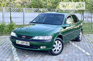 Седан Opel Vectra 1996 в Ивано-Франковске