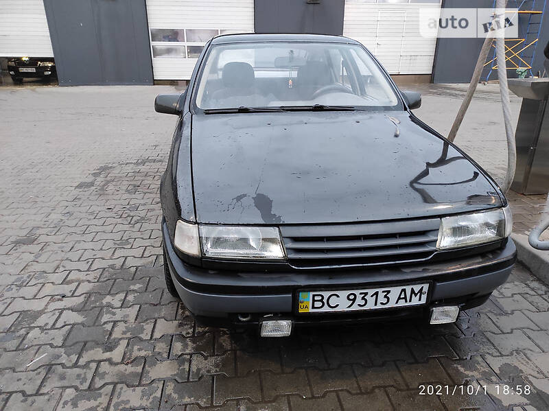 Хэтчбек Opel Vectra 1990 в Червонограде