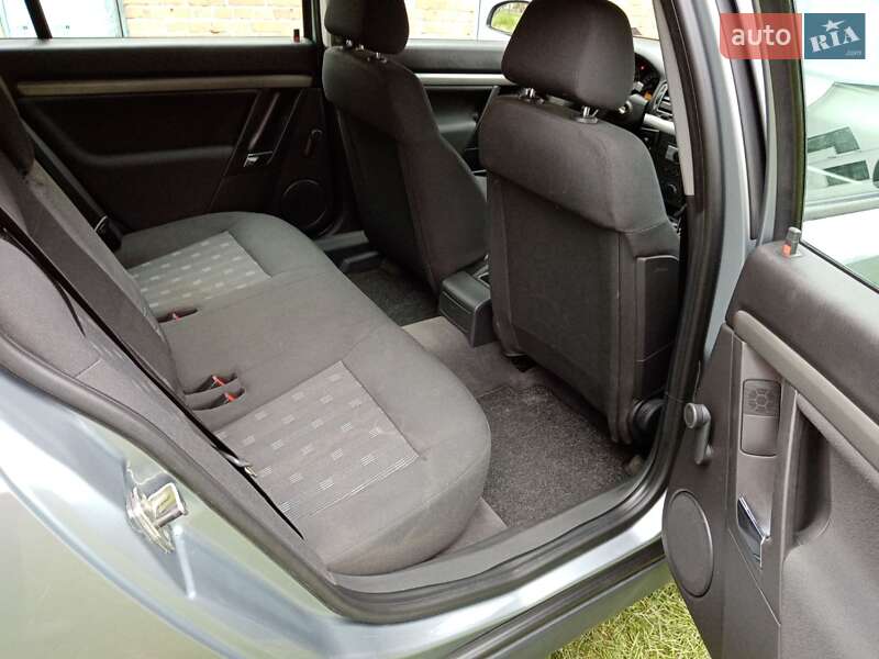 Універсал Opel Vectra 2008 в Рівному