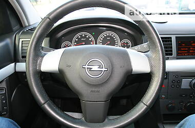 Седан Opel Vectra 2004 в 