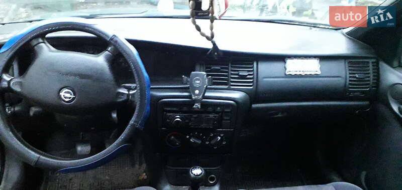 Седан Opel Vectra 1998 в Черкасах