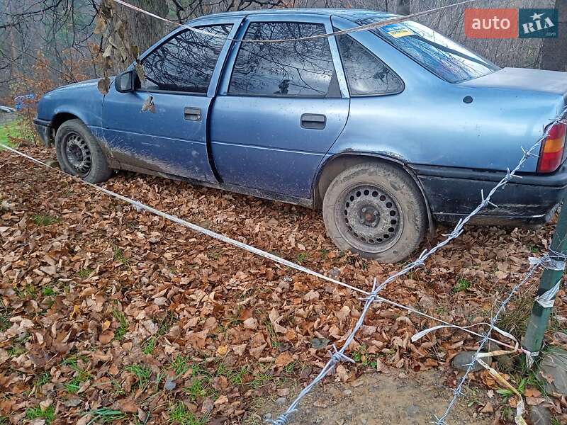 Седан Opel Vectra 1989 в Яремче