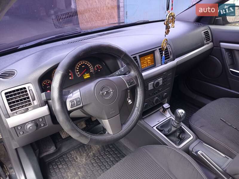 Седан Opel Vectra 2006 в Вольнянске