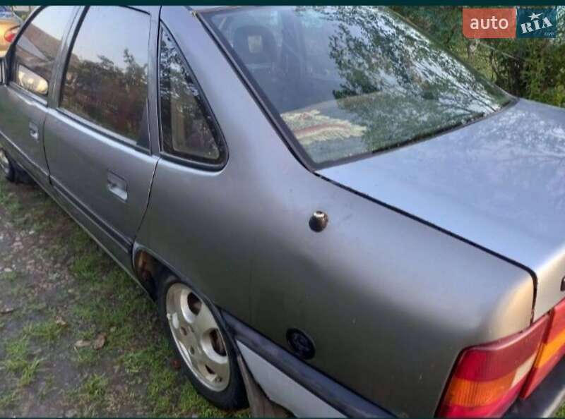 Седан Opel Vectra 1989 в Стрые