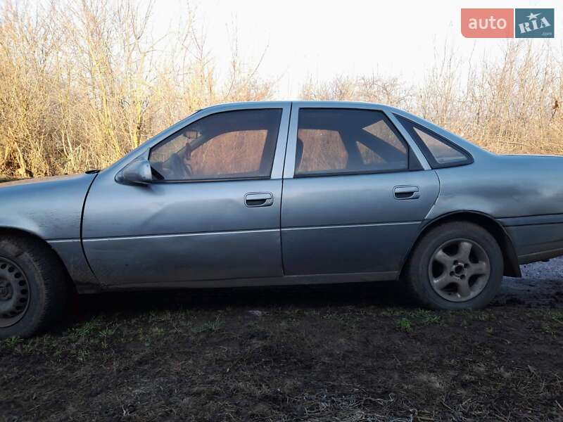 Седан Opel Vectra 1989 в Первомайске