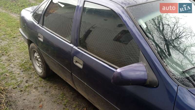 Седан Opel Vectra 1990 в Львове