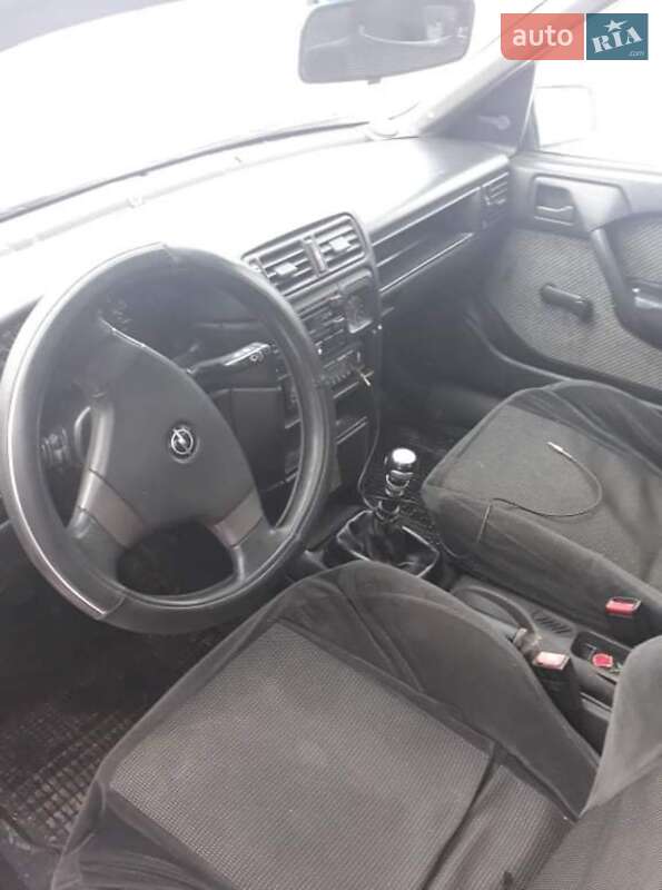 Седан Opel Vectra 1989 в Новом Буге фото 4 Седан Opel Vectra 1989 в Новом Буге