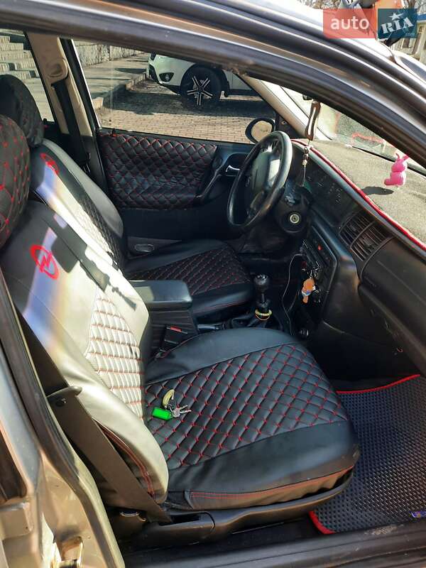 Универсал Opel Vectra 1998 в Кельменцах