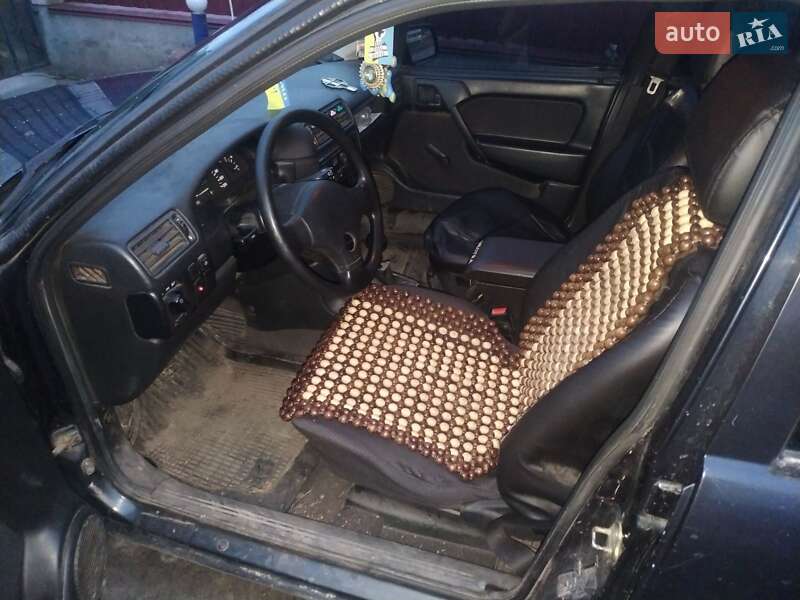 Седан Opel Vectra 1990 в Звягелі