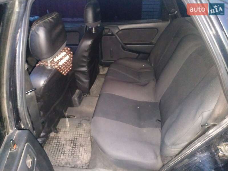 Седан Opel Vectra 1990 в Звягелі