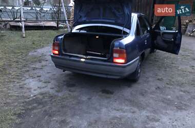 Седан Opel Vectra 1993 в Львове