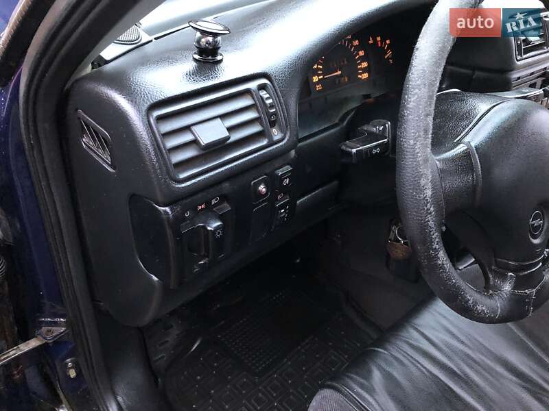 Седан Opel Vectra 1993 в Львові