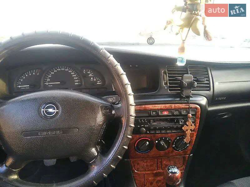 Седан Opel Vectra 1996 в Шептицькому