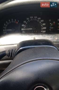 Лифтбек Opel Vectra 1992 в 