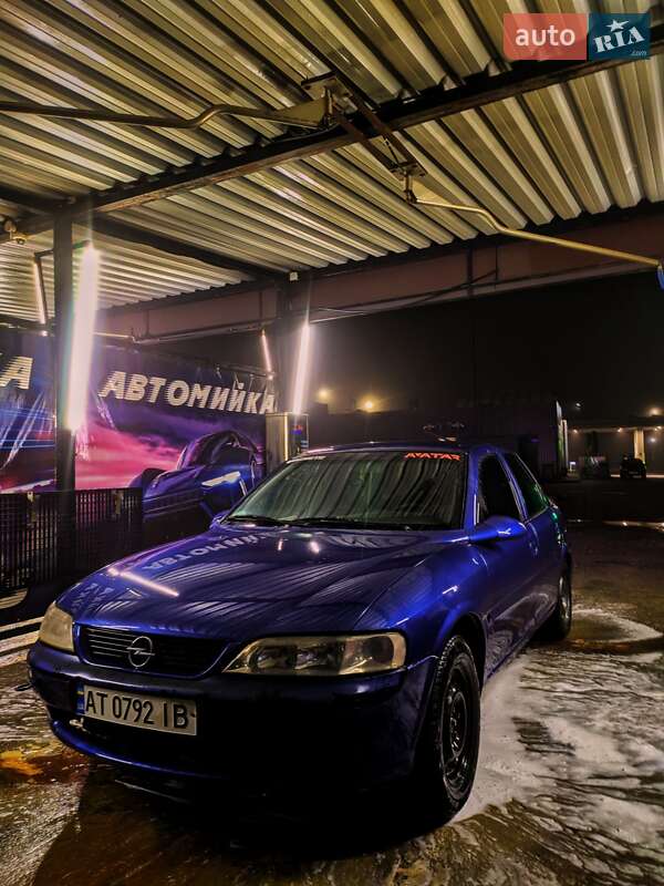 Седан Opel Vectra 1998 в Галичі