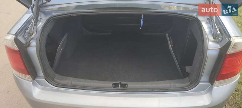 Седан Opel Vectra 2005 в Долине