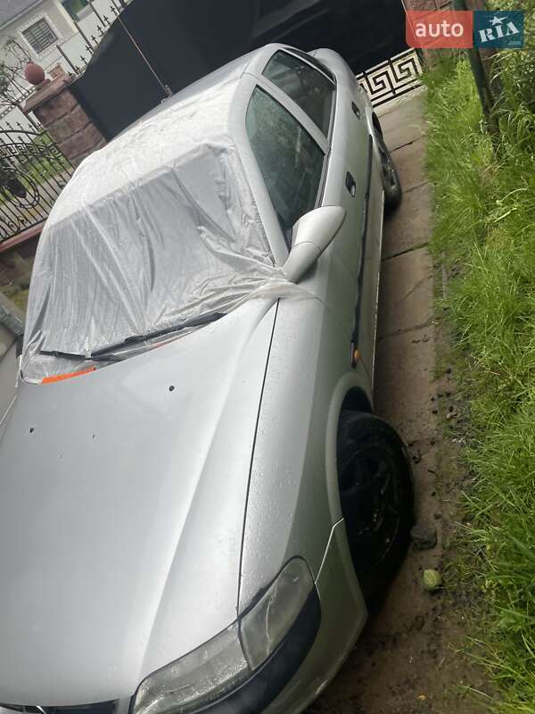 Седан Opel Vectra 1997 в Сваляве