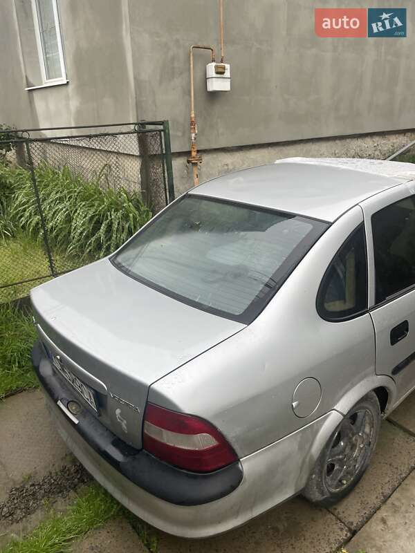 Седан Opel Vectra 1997 в Сваляве