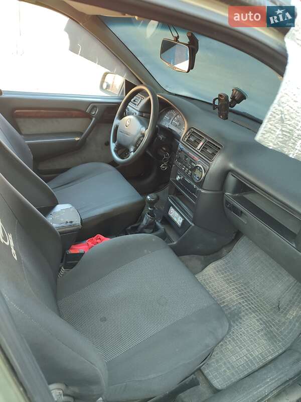 Седан Opel Vectra 1990 в Луцьку