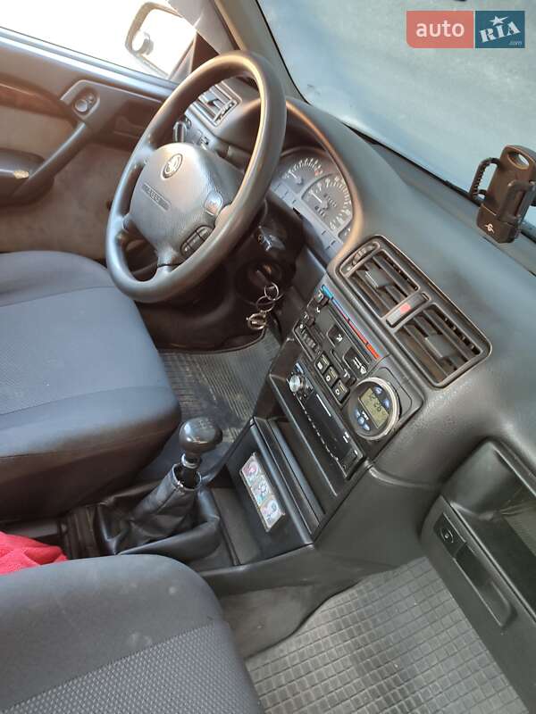 Седан Opel Vectra 1990 в Луцьку