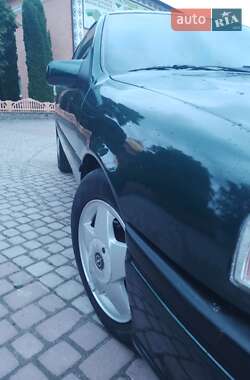 Седан Opel Vectra 1995 в Теофиполе