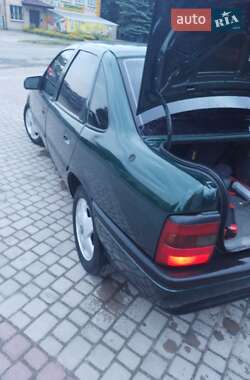 Седан Opel Vectra 1995 в Теофіполі