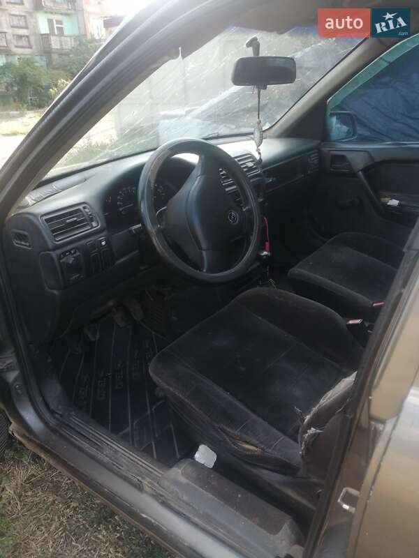 Седан Opel Vectra 1988 в Березнегуватому