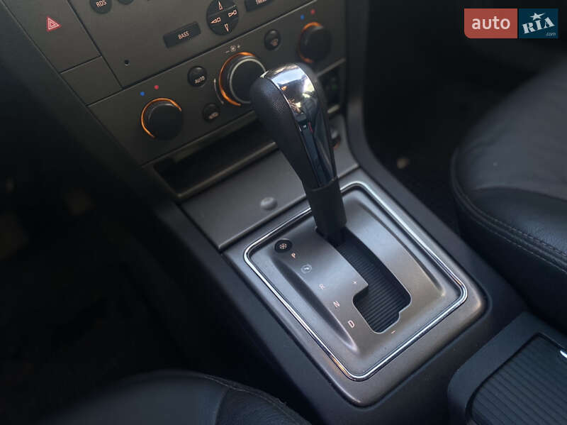 Седан Opel Vectra 2008 в Дніпрі