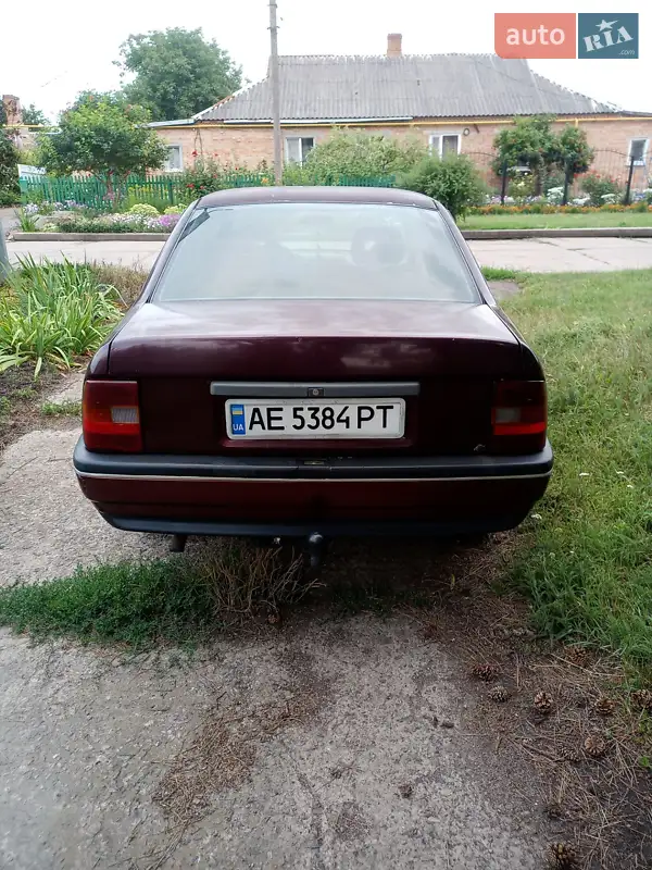 Opel Vectra 1989 VIN W0L000087K1102097 фото оголошення 11 з 48