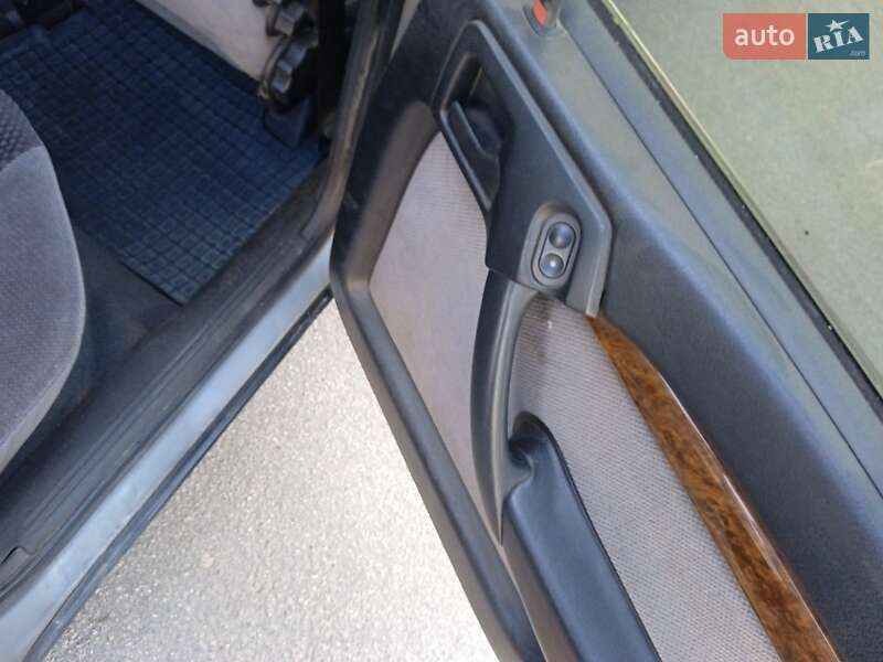 Седан Opel Vectra 1995 в Кременчуге
