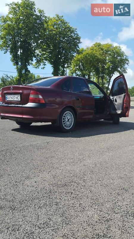 Седан Opel Vectra 1997 в Харькове