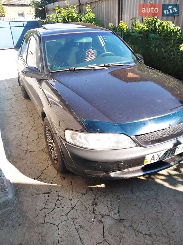 Лифтбек Opel Vectra 1996 в Змиеве фото 2 Лифтбек Opel Vectra 1996 в Змиеве
