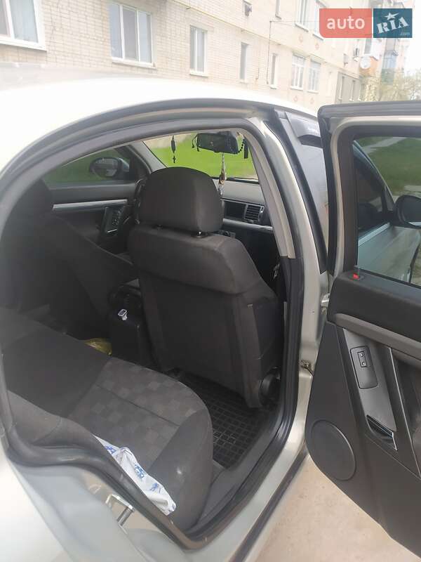 Седан Opel Vectra 2006 в Лебедині