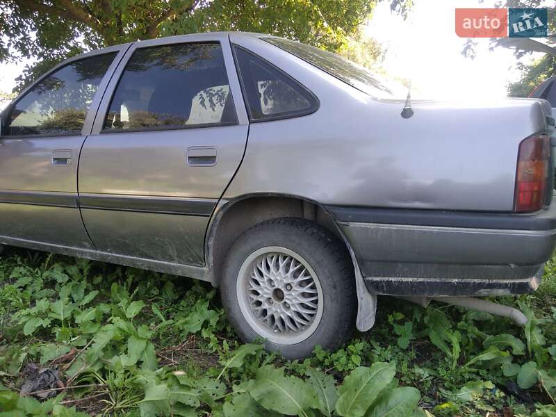 Седан Opel Vectra 1988 в Луцке