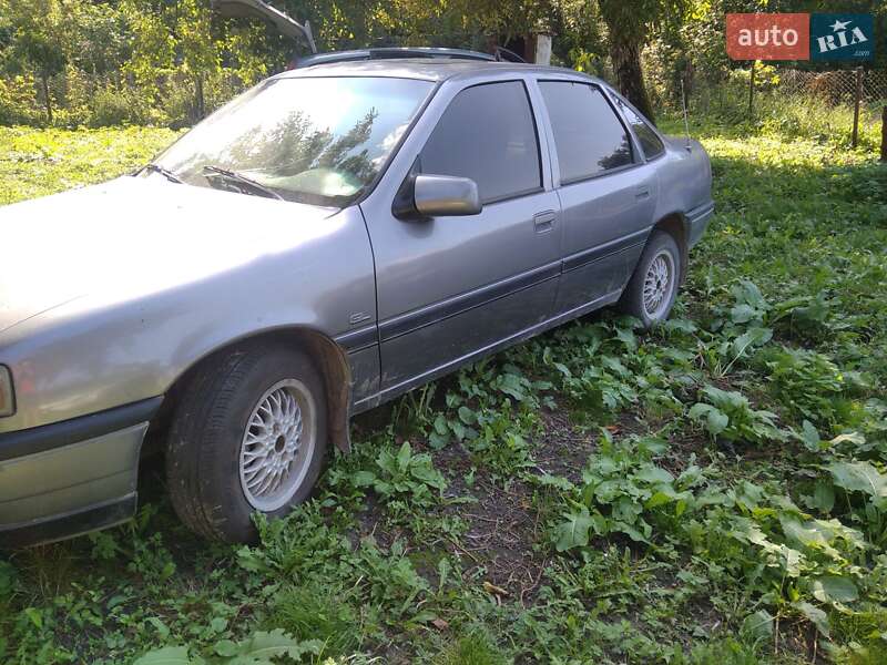 Седан Opel Vectra 1988 в Луцке