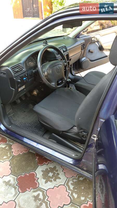 Седан Opel Vectra 1995 в Гадячі