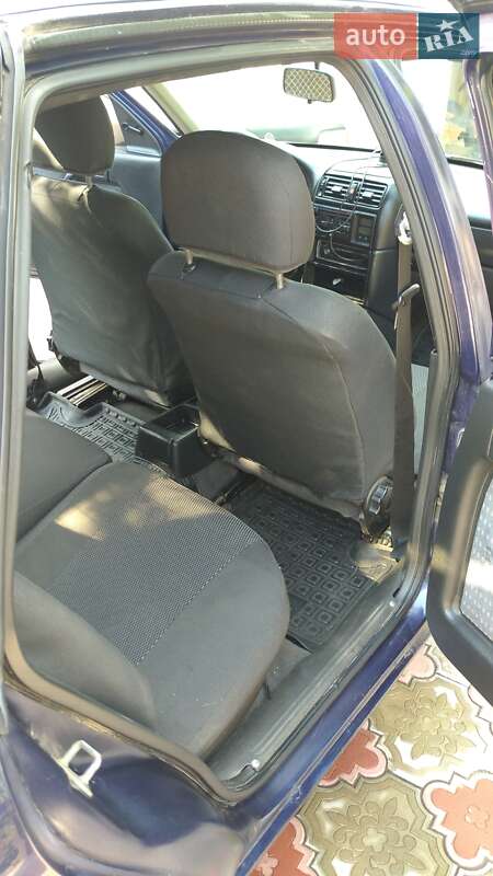 Седан Opel Vectra 1995 в Гадячі