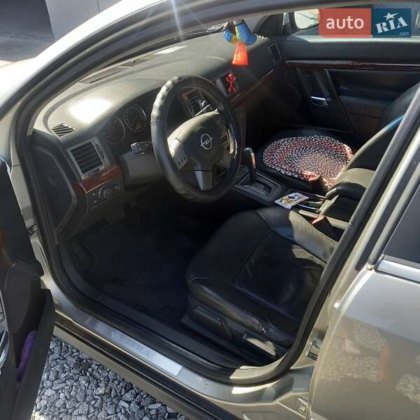 Седан Opel Vectra 2004 в Вишневом