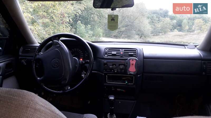 Седан Opel Vectra 1995 в Жашкове
