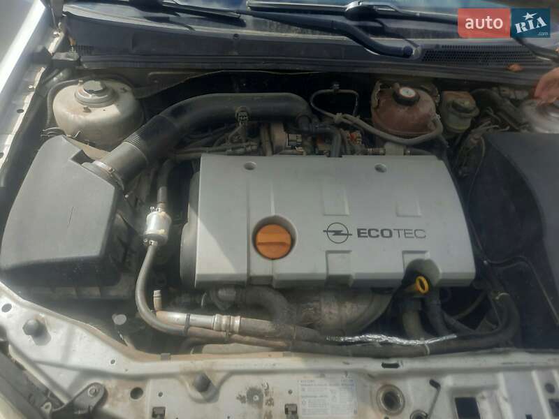 Седан Opel Vectra 2004 в Долині