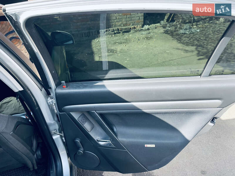 Седан Opel Vectra 2002 в Константиновке (Краматорского района) фото 12 Седан Opel Vectra 2002 в Константиновке (Краматорского района)