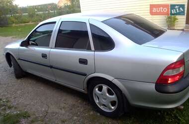 Седан Opel Vectra 1998 в Косове