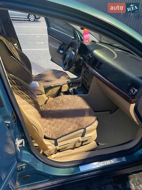 Седан Opel Vectra 2002 в Самборі