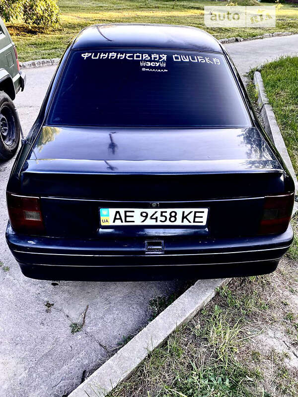 Седан Opel Vectra 1990 в Днепре