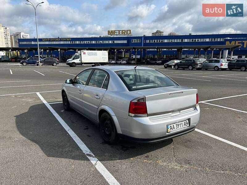 Седан Opel Vectra 2004 в Киеве