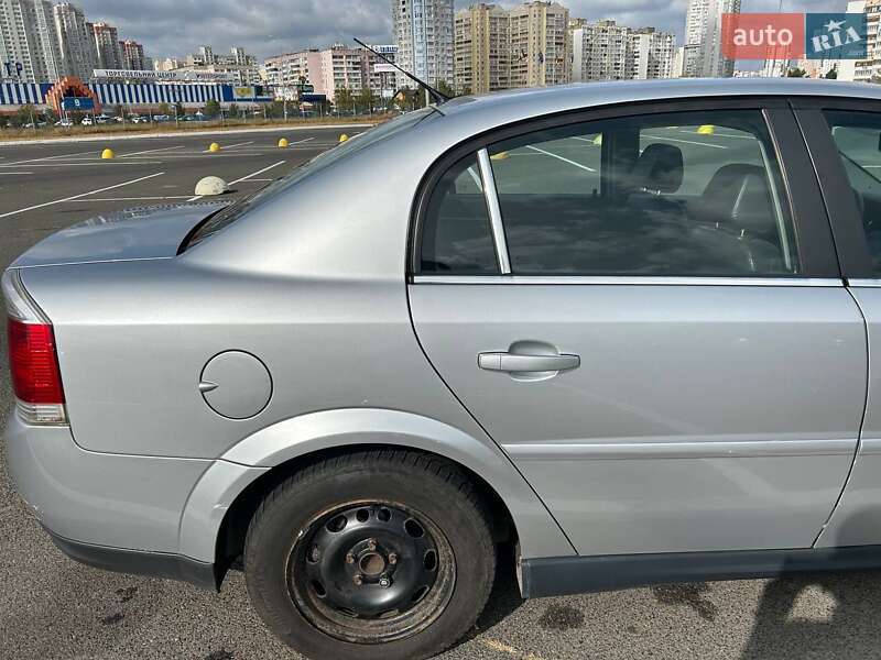 Седан Opel Vectra 2004 в Киеве