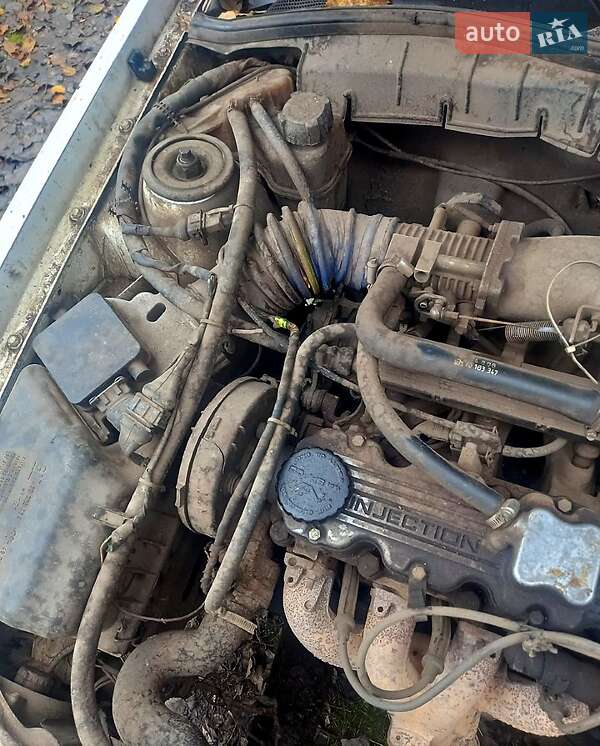 Седан Opel Vectra 1989 в Хороле