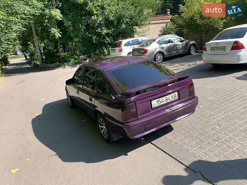 Седан Opel Vectra 1993 в Вовчанську