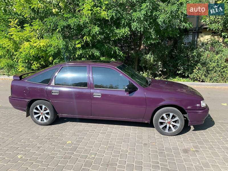 Седан Opel Vectra 1993 в Вовчанську